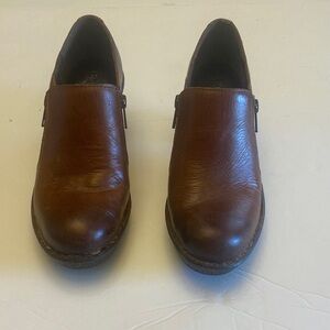 Women’s size 8.5 Brown Leather Slip-On Shoes